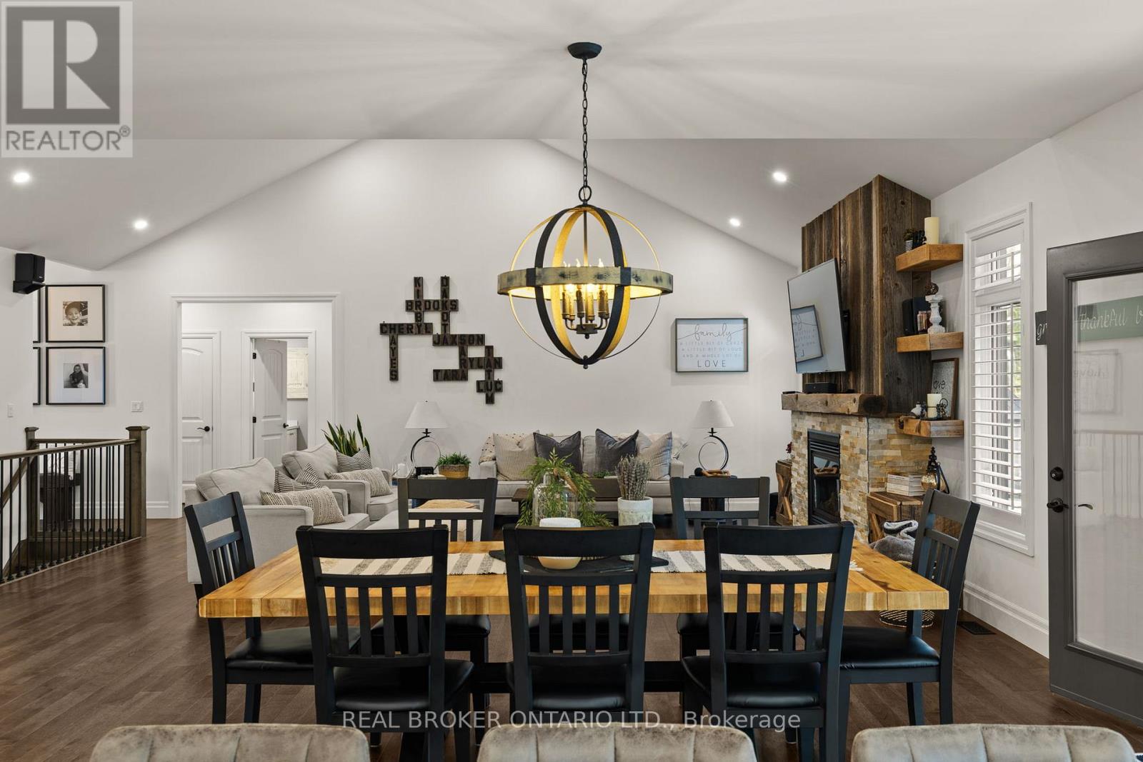 49 Sydenham Trail W, Clearview, Ontario L0M 1H0 - Photo 18 - S12409351