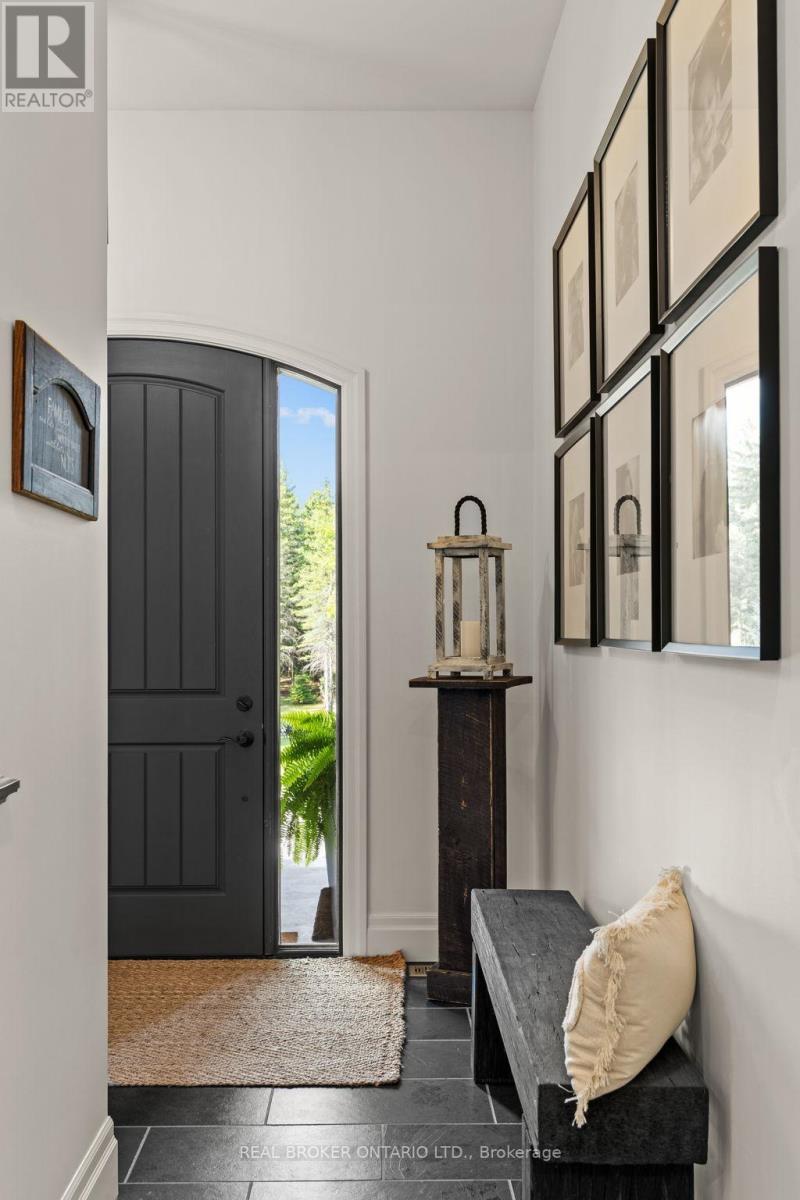 49 Sydenham Trail W, Clearview, Ontario L0M 1H0 - Photo 2 - S12409351