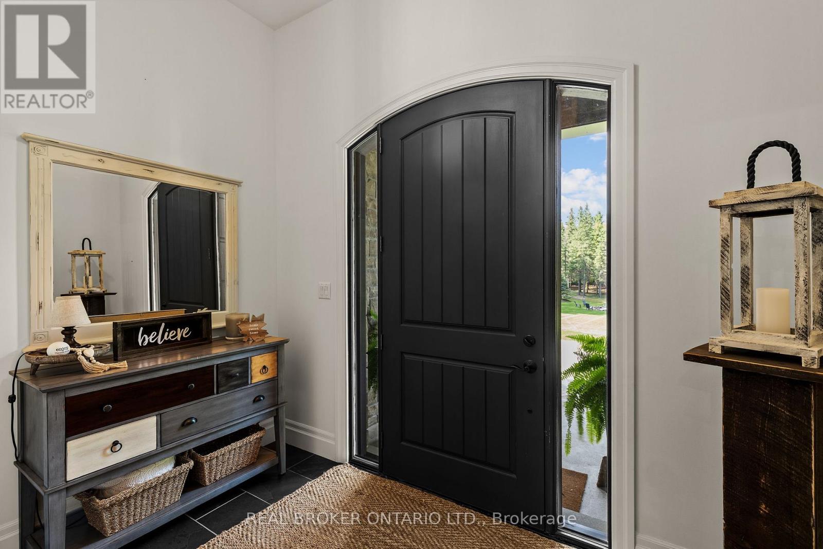 49 Sydenham Trail W, Clearview, Ontario L0M 1H0 - Photo 3 - S12409351