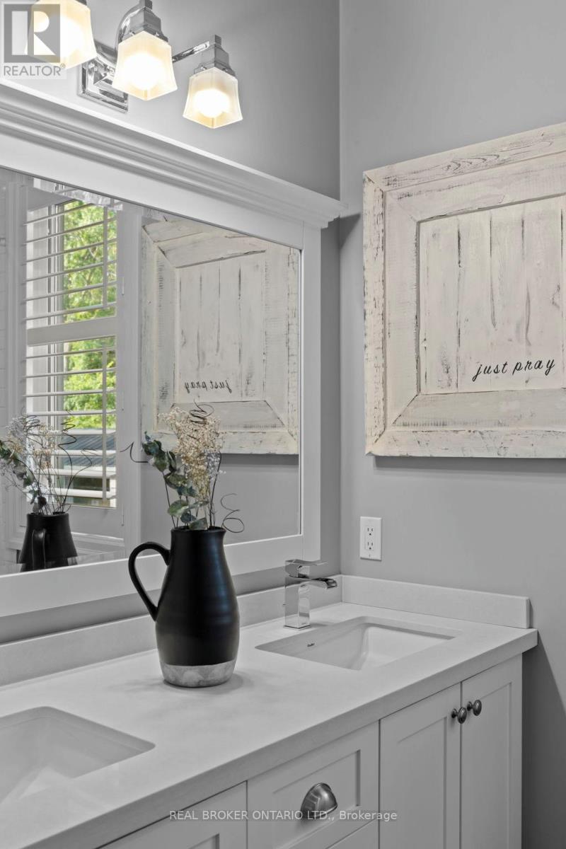 49 Sydenham Trail W, Clearview, Ontario L0M 1H0 - Photo 34 - S12409351