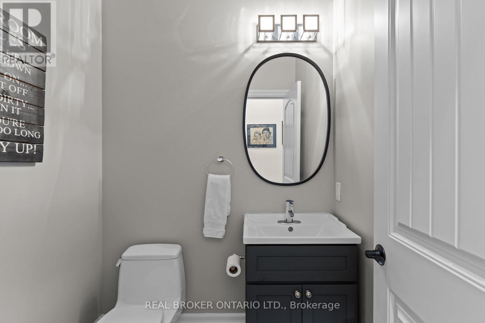 49 Sydenham Trail W, Clearview, Ontario L0M 1H0 - Photo 21 - S12409351