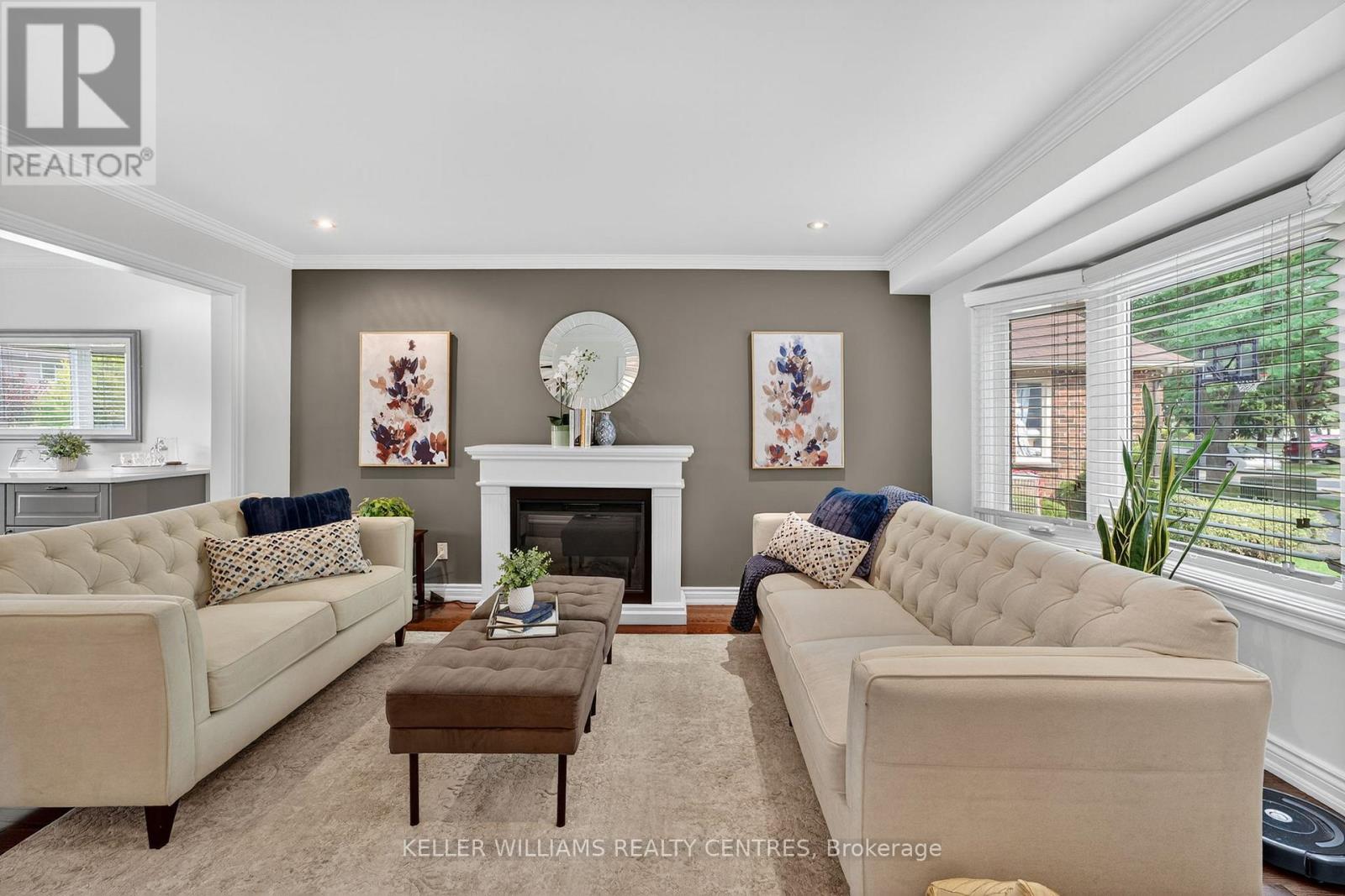 42 Buchanan Crescent, Aurora, Ontario  L4G 5K4 - Photo 4 - N12556688