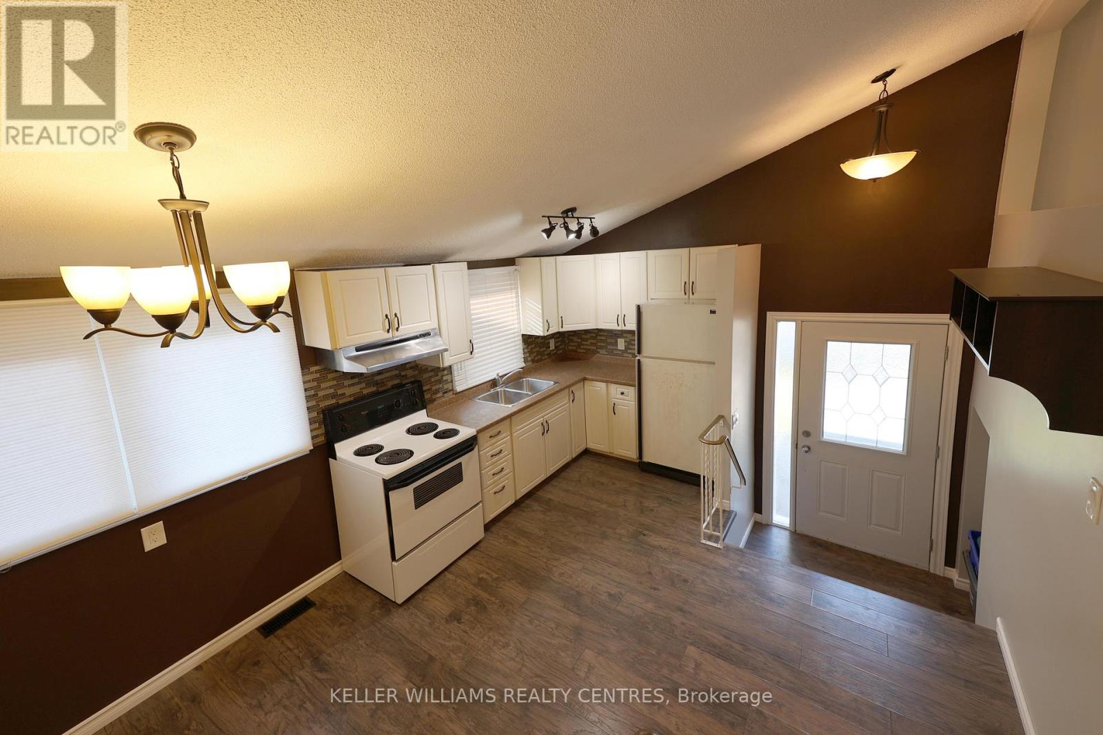 A - 26 Melinda Crescent, Barrie, Ontario L4N 5G6 - Photo 6 - S12320426