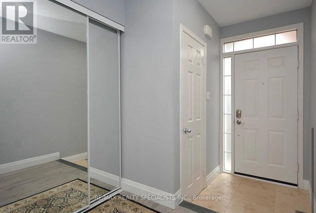 2207 Ridge Landing, Oakville, Ontario  L6M 3L7 - Photo 2 - W12562112