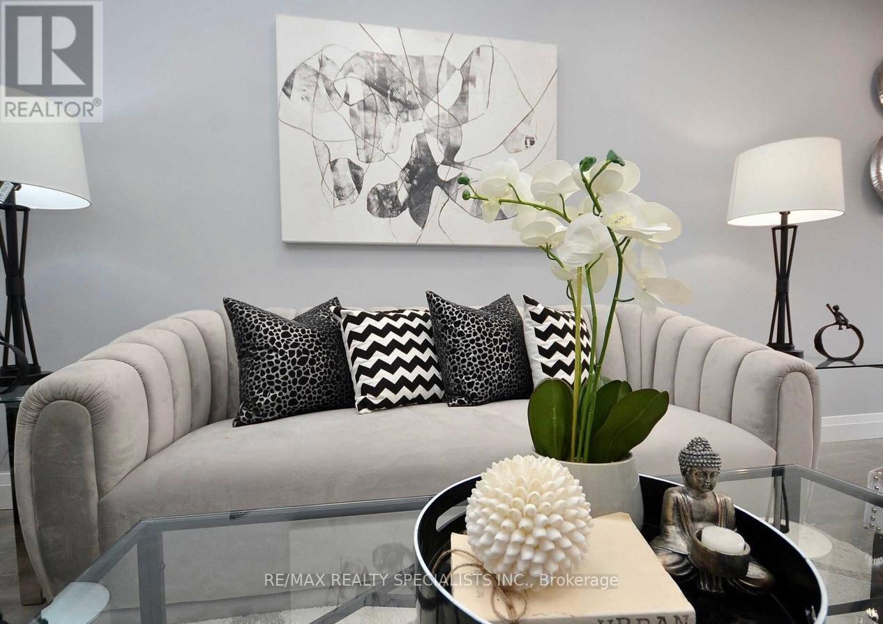 2207 Ridge Landing, Oakville, Ontario  L6M 3L7 - Photo 4 - W12562112