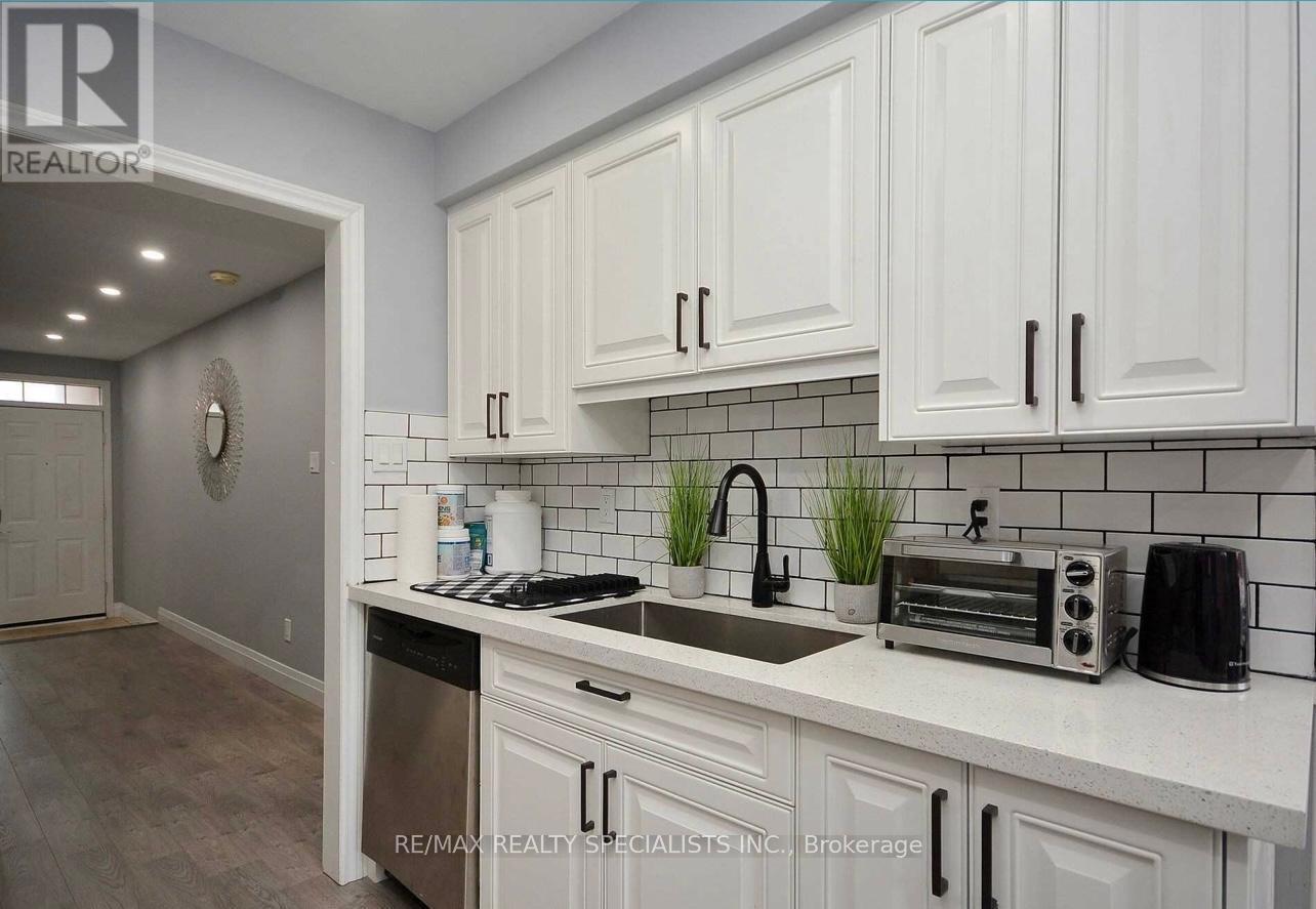 2207 Ridge Landing, Oakville, Ontario  L6M 3L7 - Photo 7 - W12562112