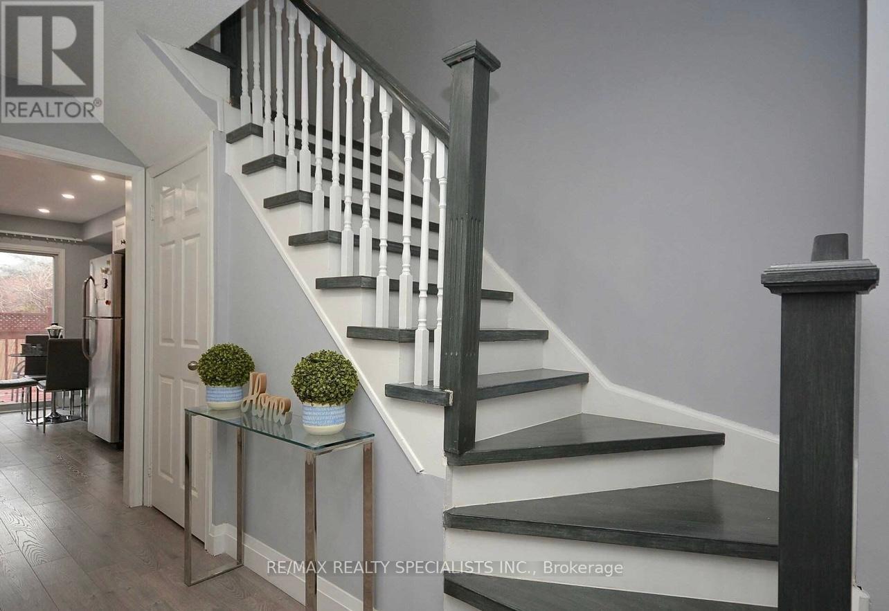 2207 Ridge Landing, Oakville, Ontario  L6M 3L7 - Photo 9 - W12562112