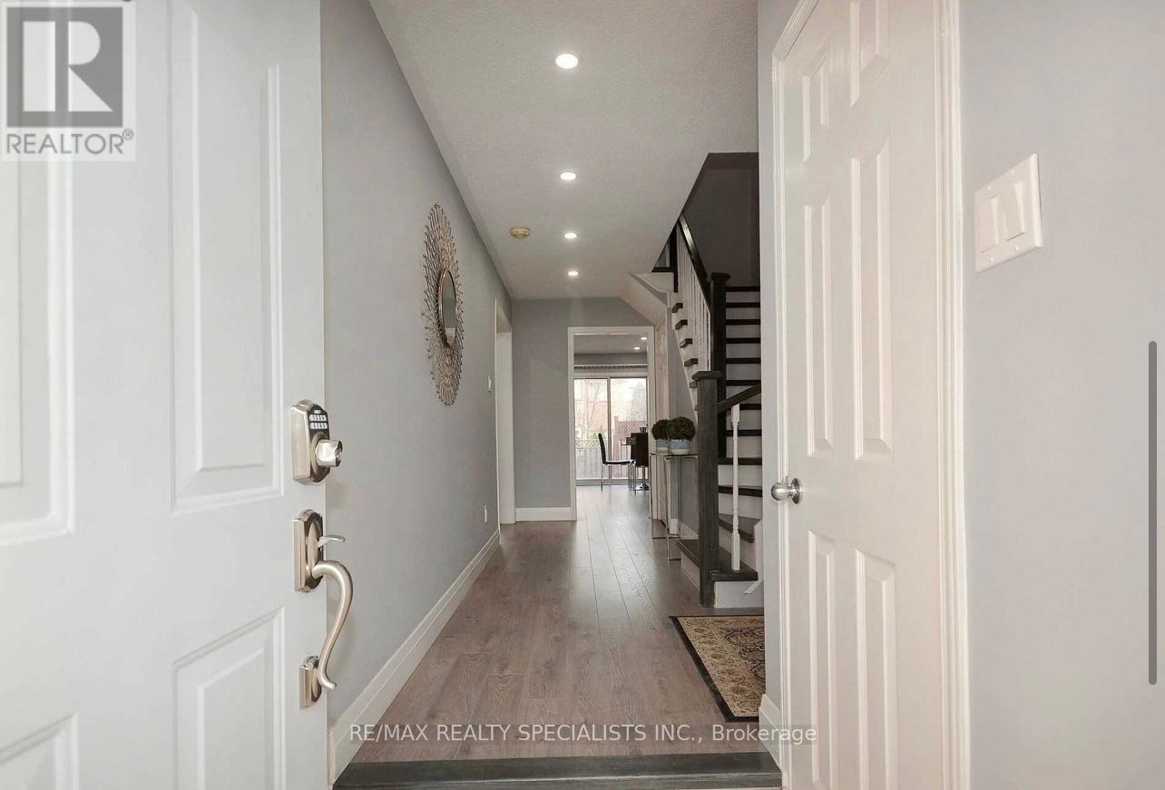 2207 Ridge Landing, Oakville, Ontario  L6M 3L7 - Photo 3 - W12562112