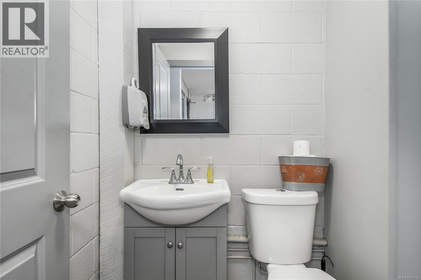 J, K, L, M 1580 Willow St, Campbell River, British Columbia  V9W 3M7 - Photo 12 - 1021318