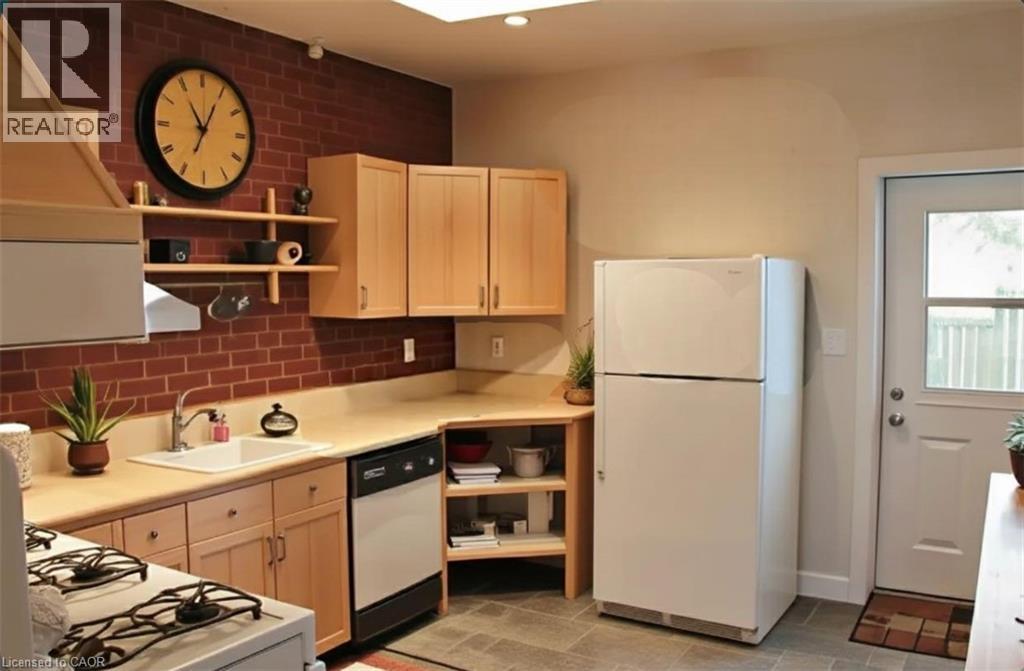 126 Park Street N, Hamilton, Ontario  L8P 3E8 - Photo 3 - 40785783