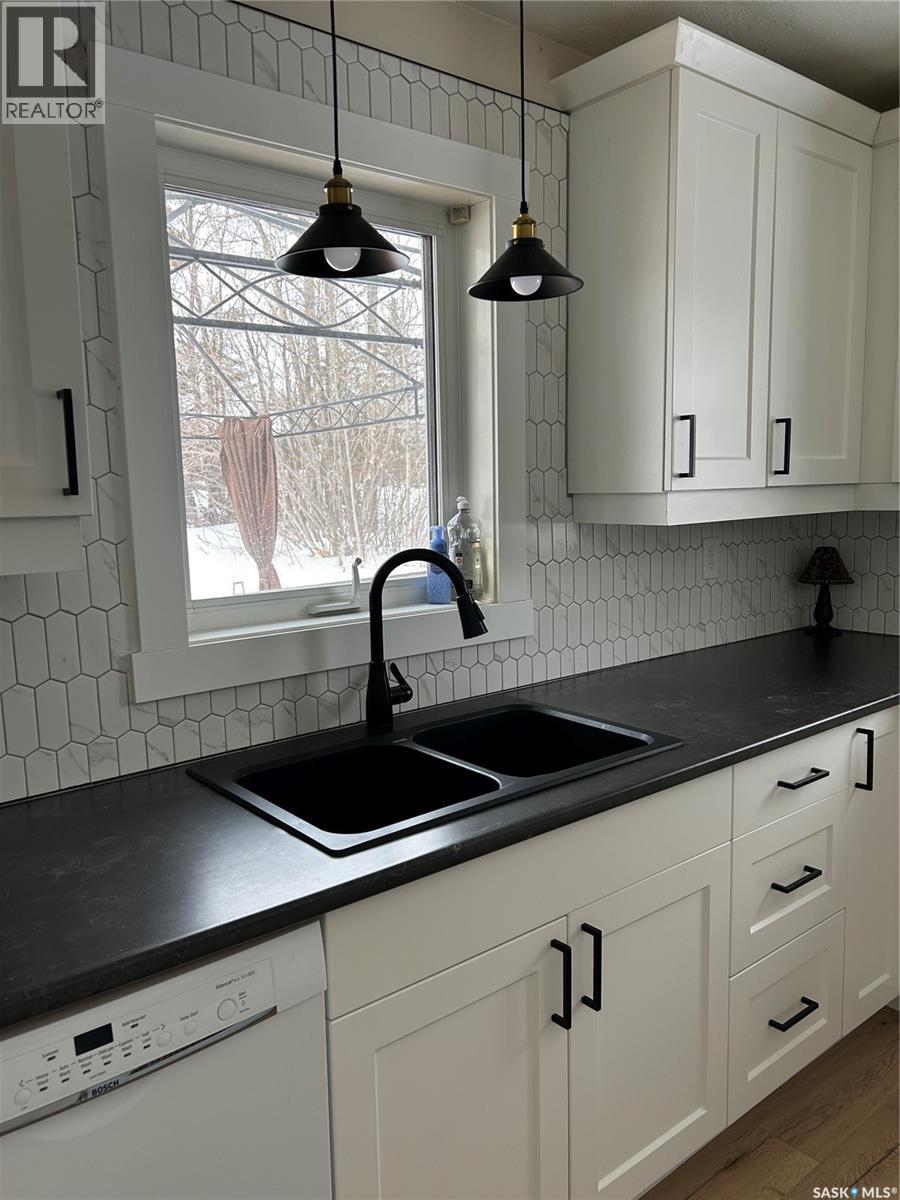 315 Hillside Drive, Kelvington, Saskatchewan  S0A 1W0 - Photo 9 - SK025034