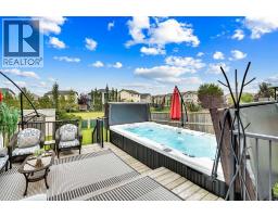 142 Luxstone View SW Luxstone