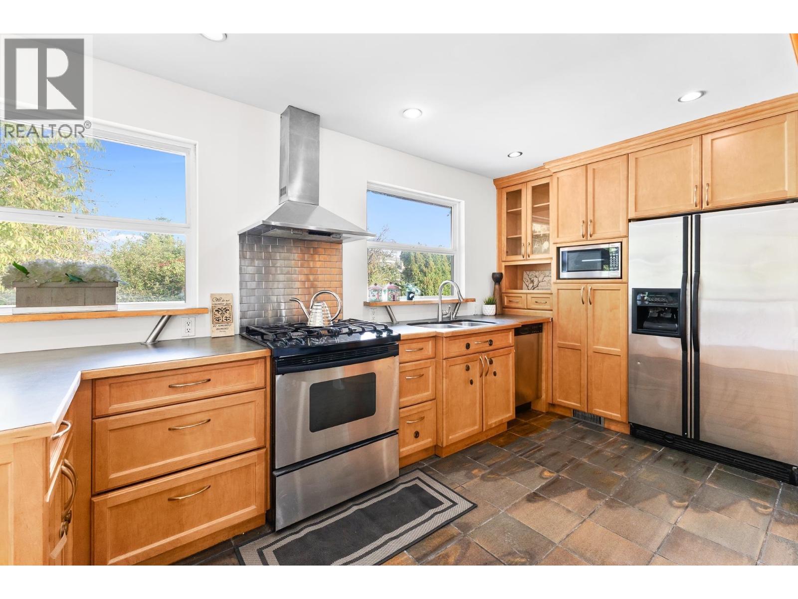 1119 Sprice Avenue, Coquitlam, British Columbia  V3J 2P3 - Photo 2 - R3068625