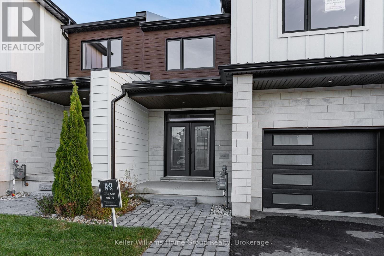 35 Halls Drive, Centre Wellington, Ontario  N0B 1S0 - Photo 2 - X12084280