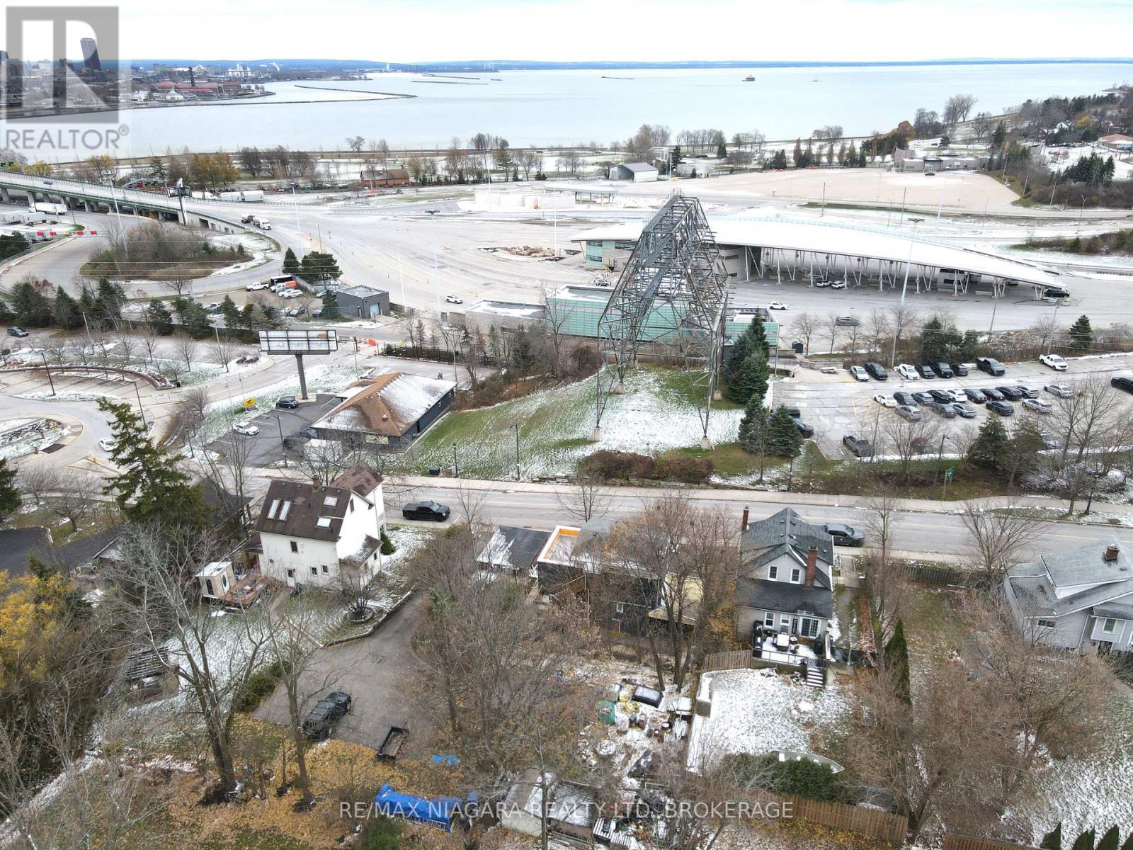 97 Queen Street, Fort Erie, Ontario  L2A 1T9 - Photo 3 - X12329884