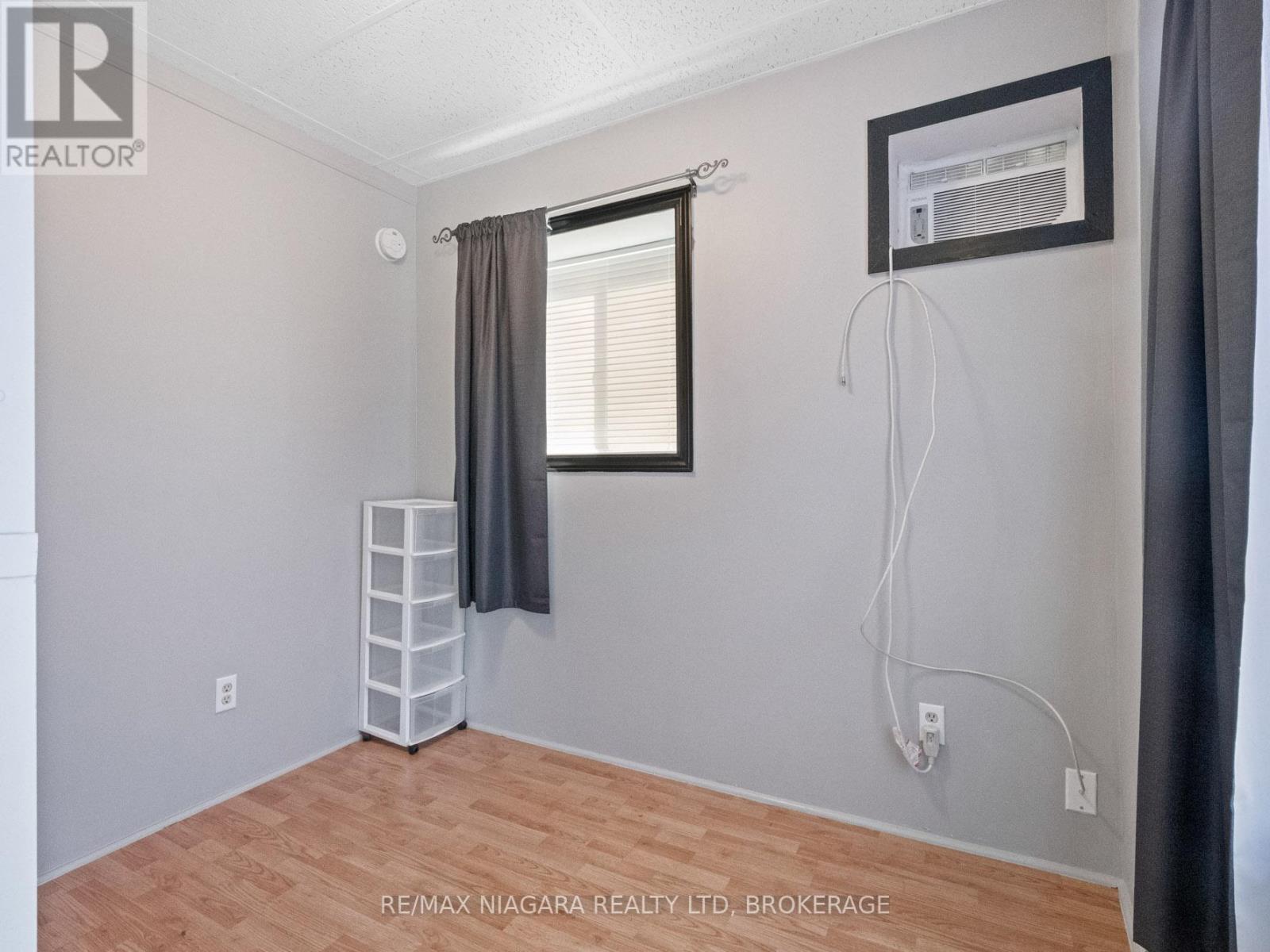 61 Queen Street, Fort Erie, Ontario  L2A 1T7 - Photo 11 - X12373939