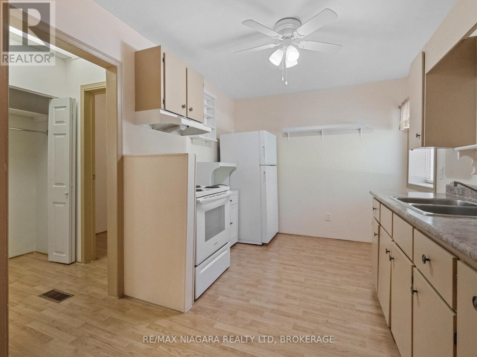 61 Queen Street, Fort Erie, Ontario  L2A 1T7 - Photo 5 - X12373939