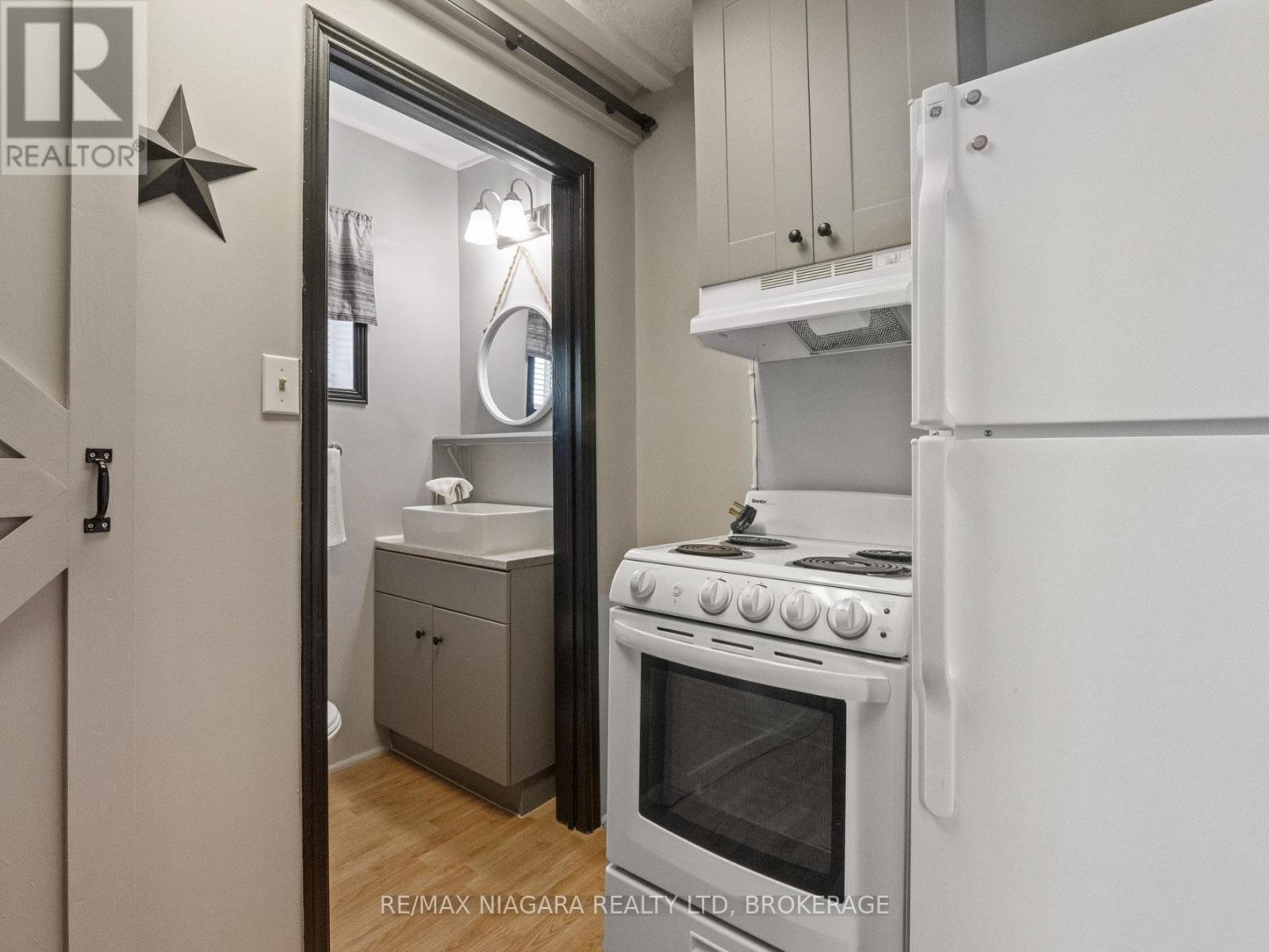 61 Queen Street, Fort Erie, Ontario  L2A 1T7 - Photo 13 - X12393901