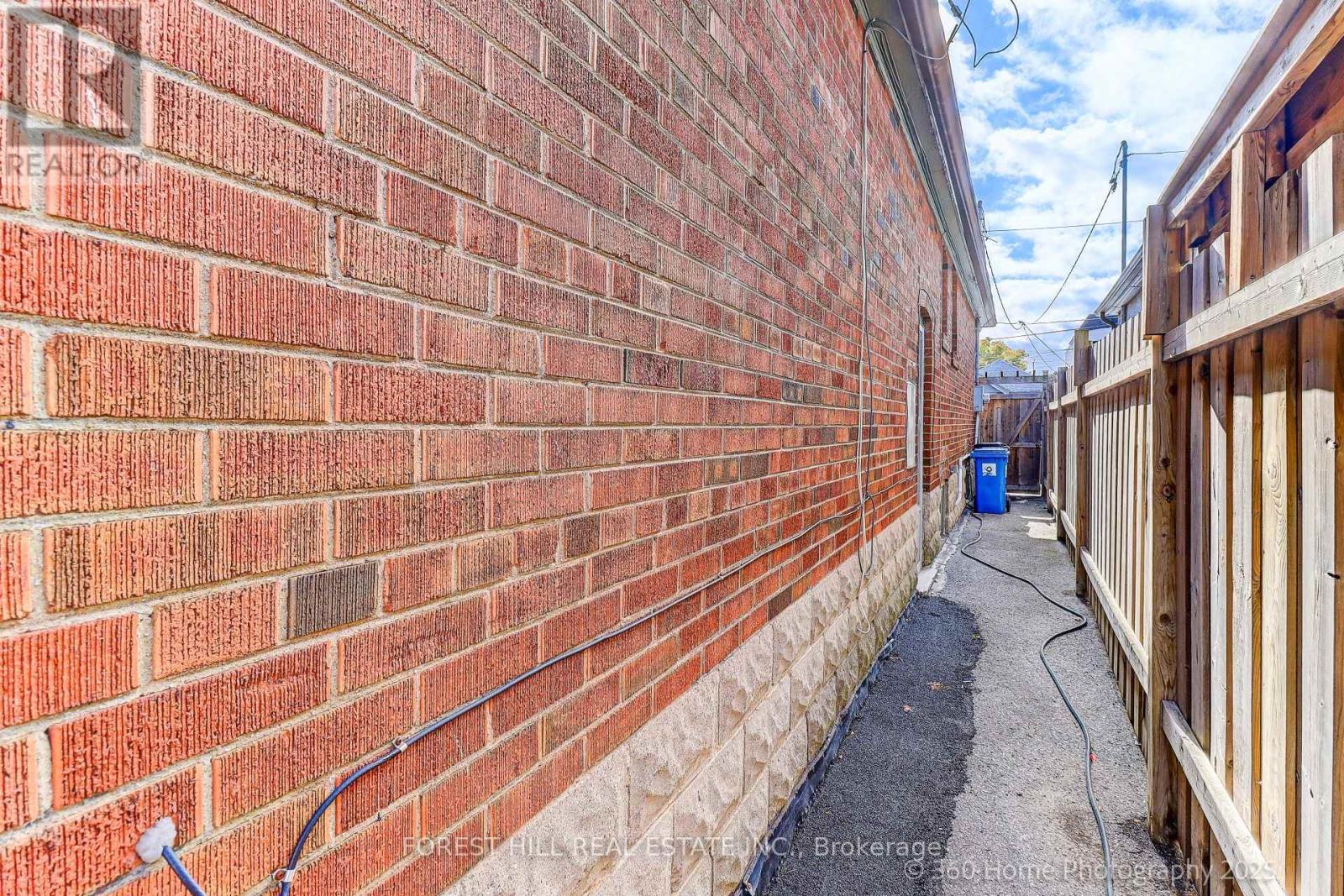 192 Roe Avenue, Toronto, Ontario M5M 2J2 - Photo 23 - C12594372