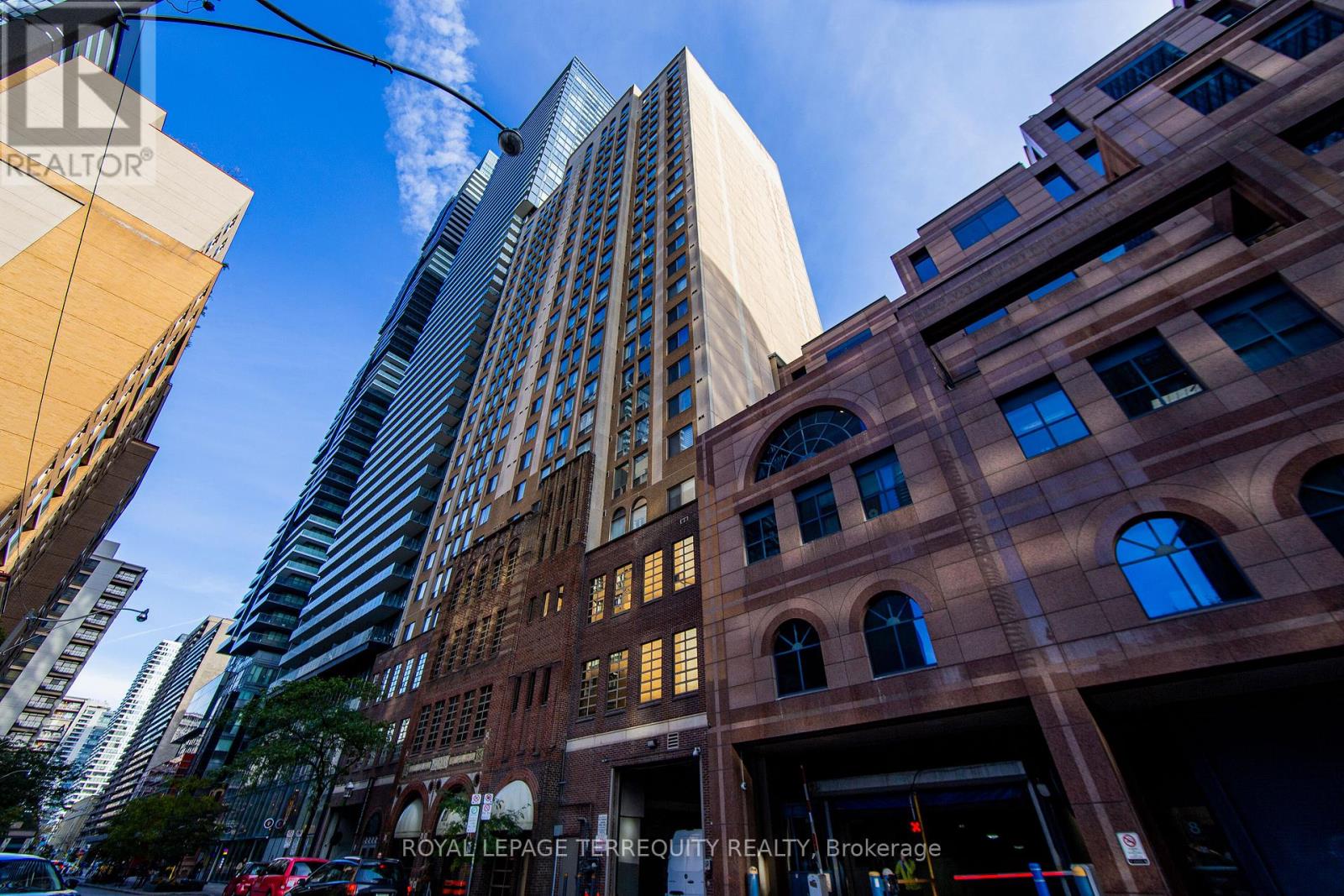 2101 - 25 GRENVILLE STREET, Toronto, Ontario