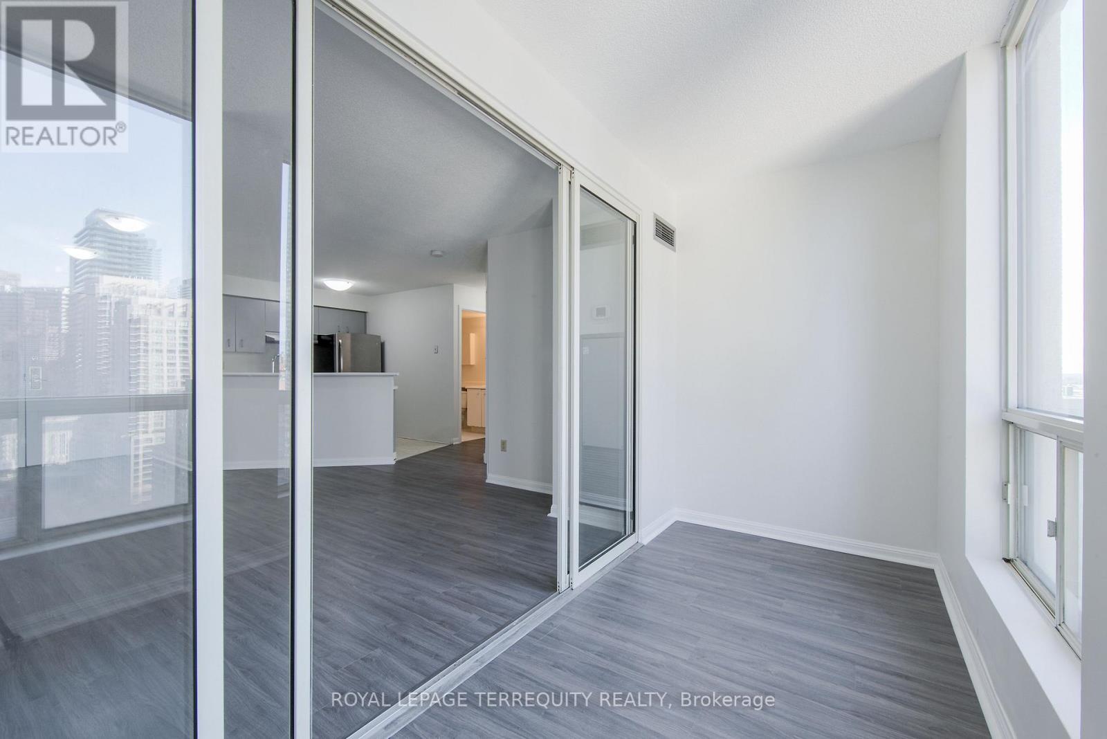 2101 - 25 Grenville Street, Toronto, Ontario  M4Y 2X5 - Photo 15 - C12594390