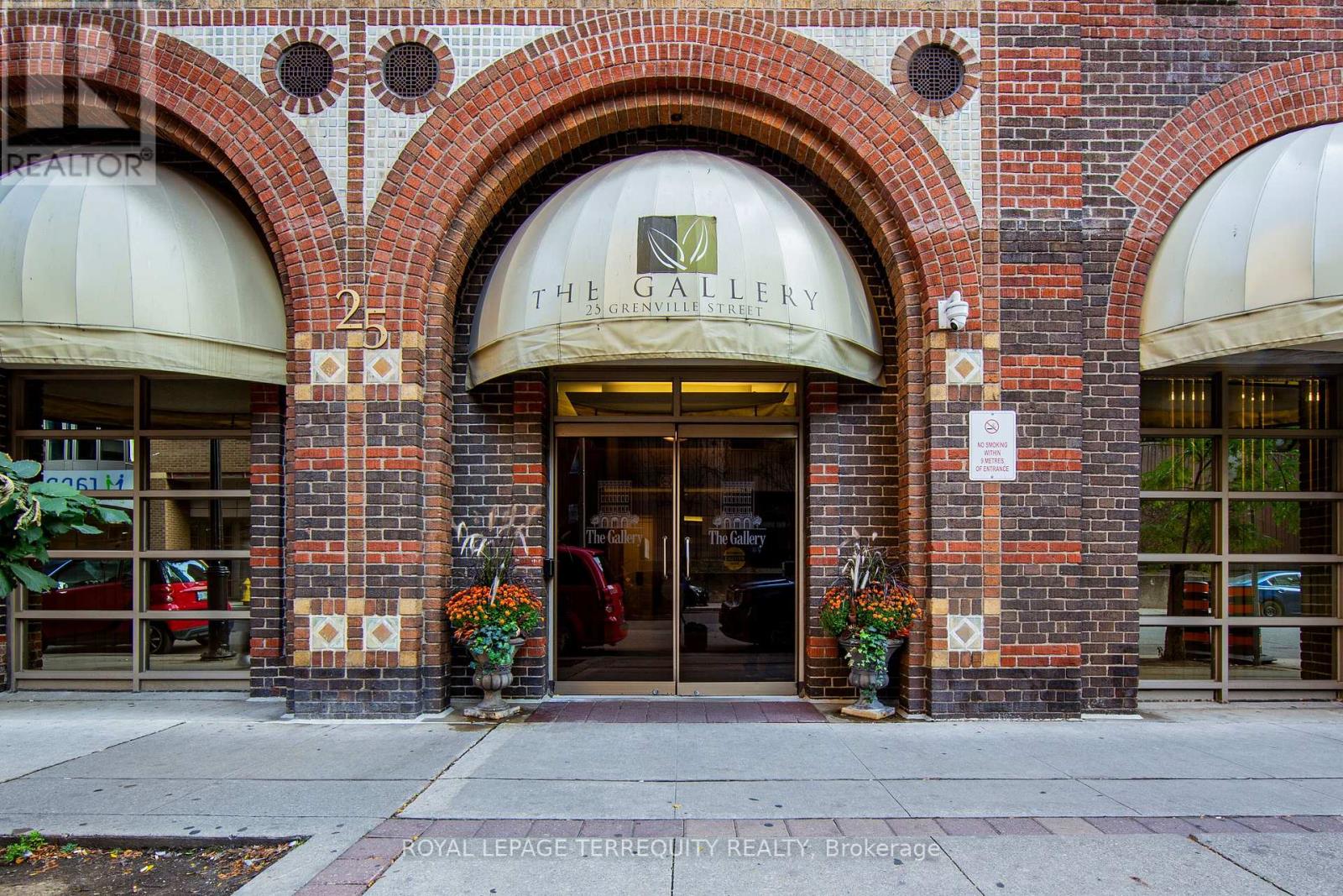 2101 - 25 Grenville Street, Toronto, Ontario  M4Y 2X5 - Photo 2 - C12594390