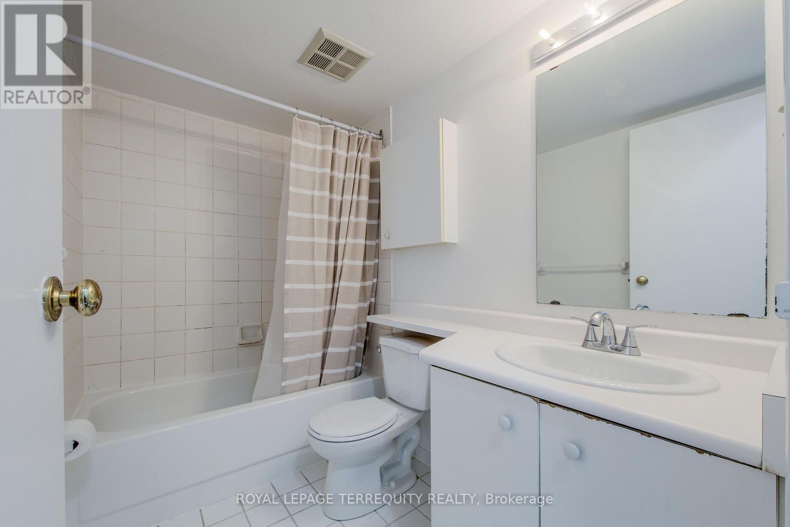 2101 - 25 Grenville Street, Toronto, Ontario  M4Y 2X5 - Photo 22 - C12594390