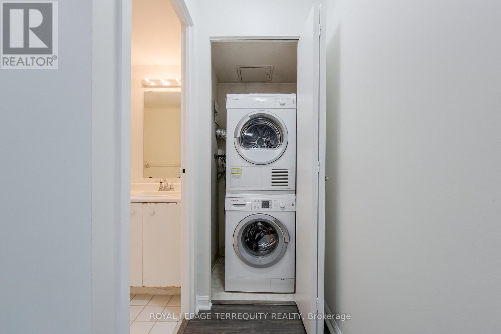 2101 - 25 Grenville Street, Toronto, Ontario  M4Y 2X5 - Photo 7 - C12594390