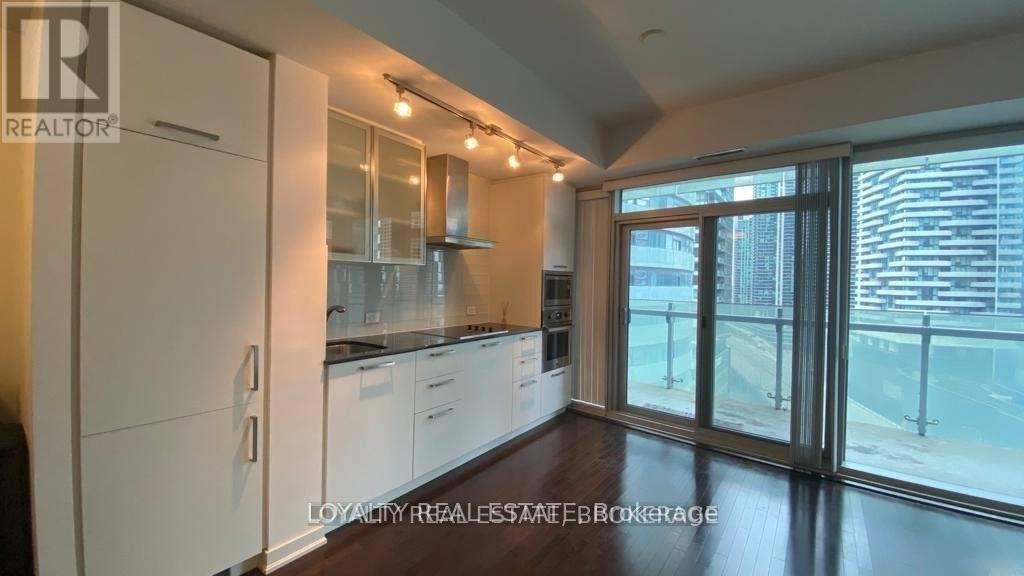 1311 - 12 York Street, Toronto, Ontario M5J 2Z2 - Photo 6 - C12594412