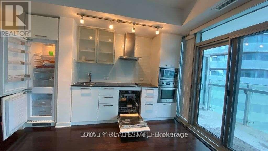 1311 - 12 York Street, Toronto, Ontario M5J 2Z2 - Photo 8 - C12594412