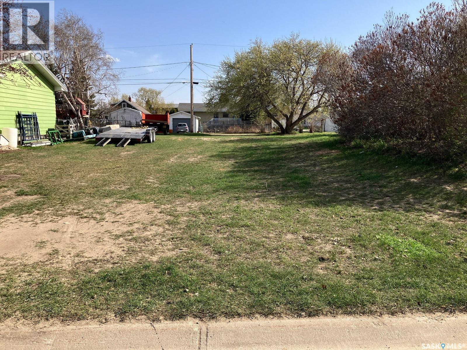 602 7th Avenue W, Nipawin, Saskatchewan  S0E 1E0 - Photo 2 - SK024960