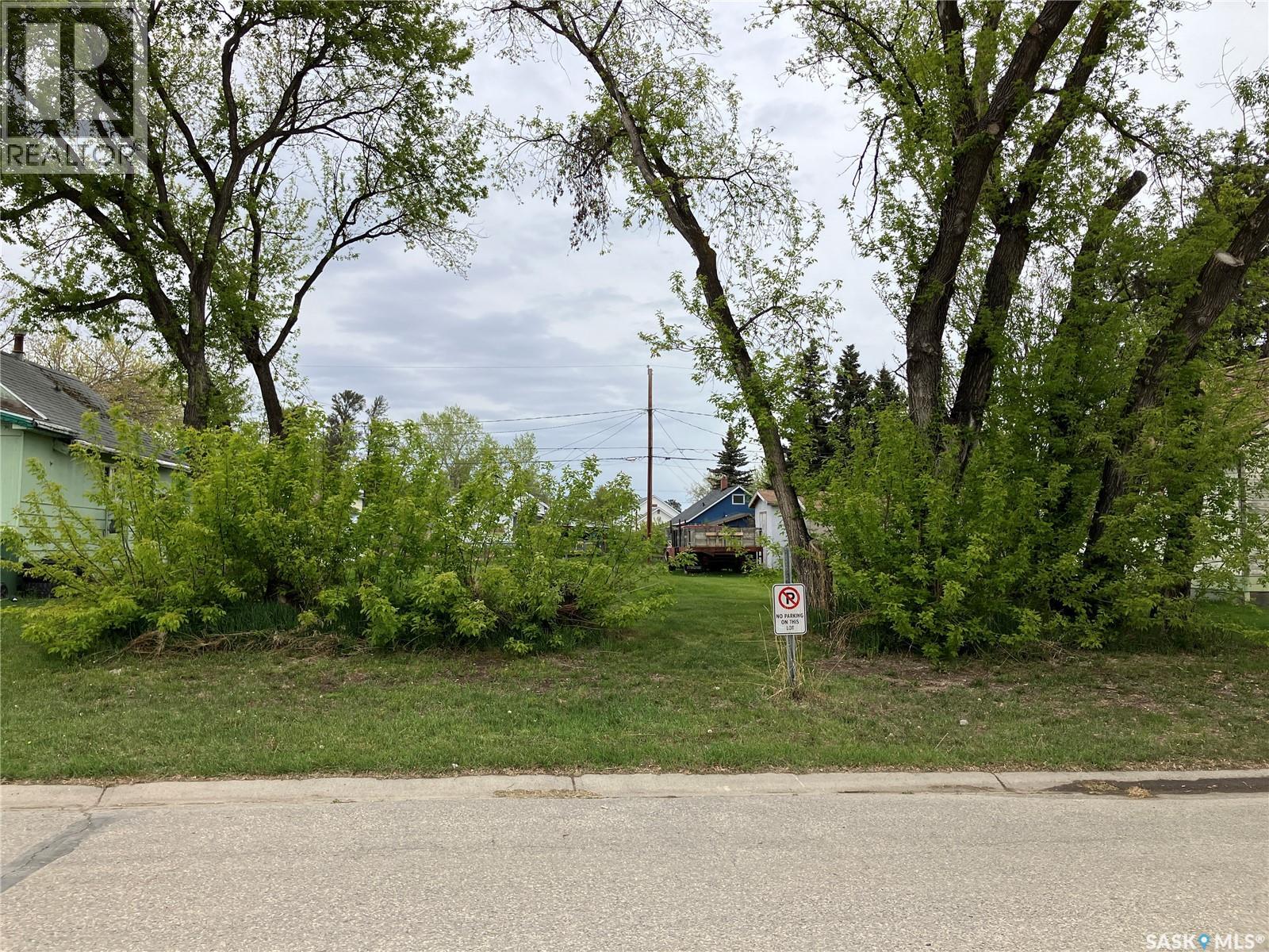 405 8th Avenue W, Nipawin, Saskatchewan  S0E 1E0 - Photo 2 - SK024959
