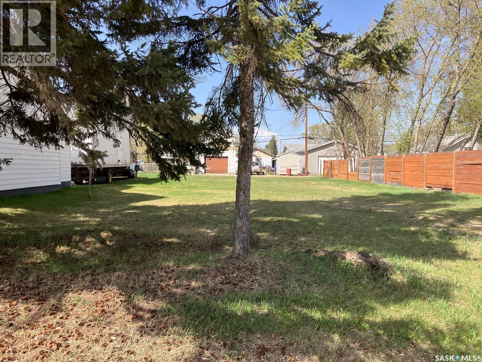 405 10th Avenue W, Nipawin, Saskatchewan  S0E 1E0 - Photo 2 - SK024958