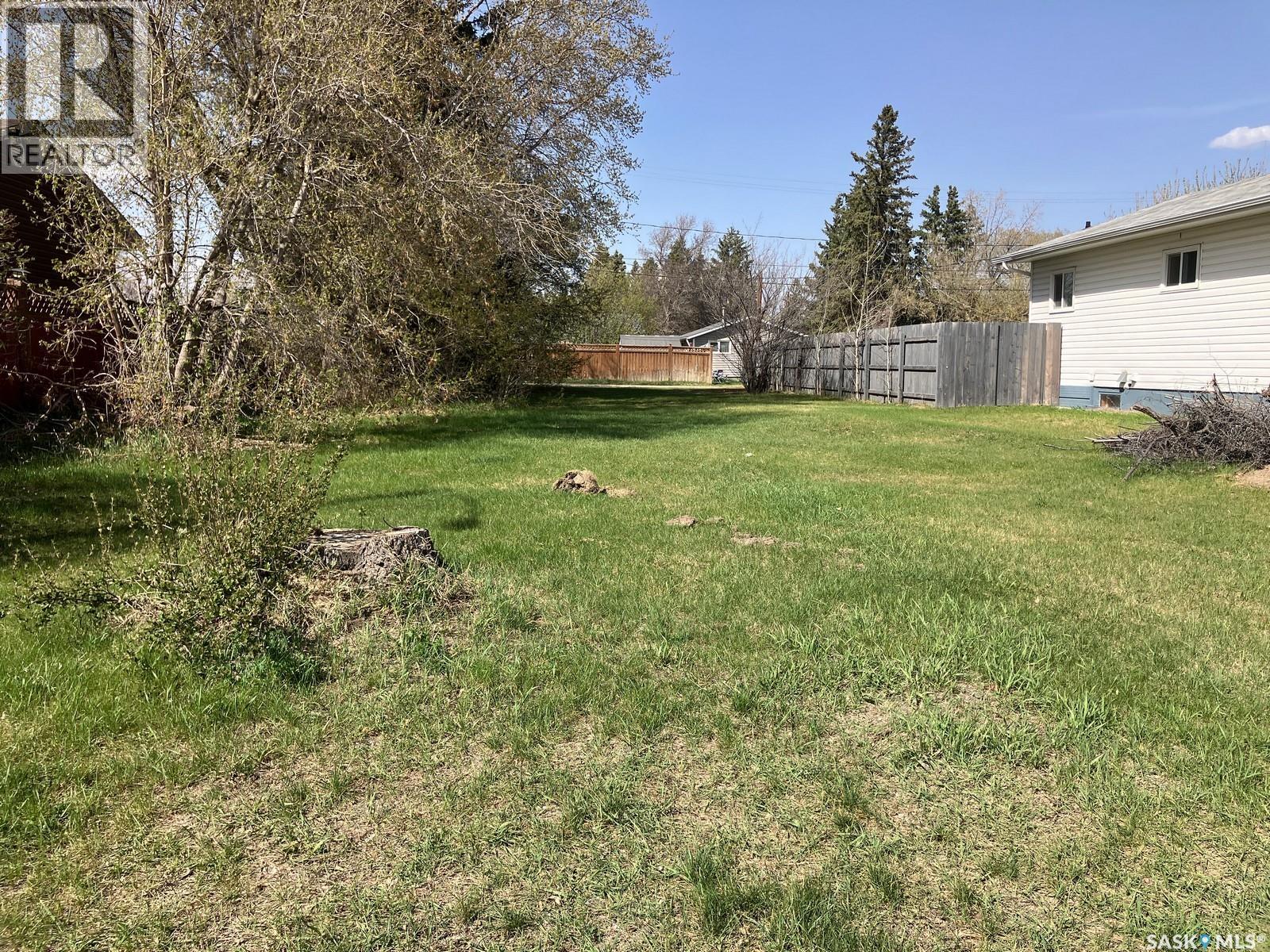 709 10th Avenue W, Nipawin, Saskatchewan  S0E 1E0 - Photo 2 - SK024936