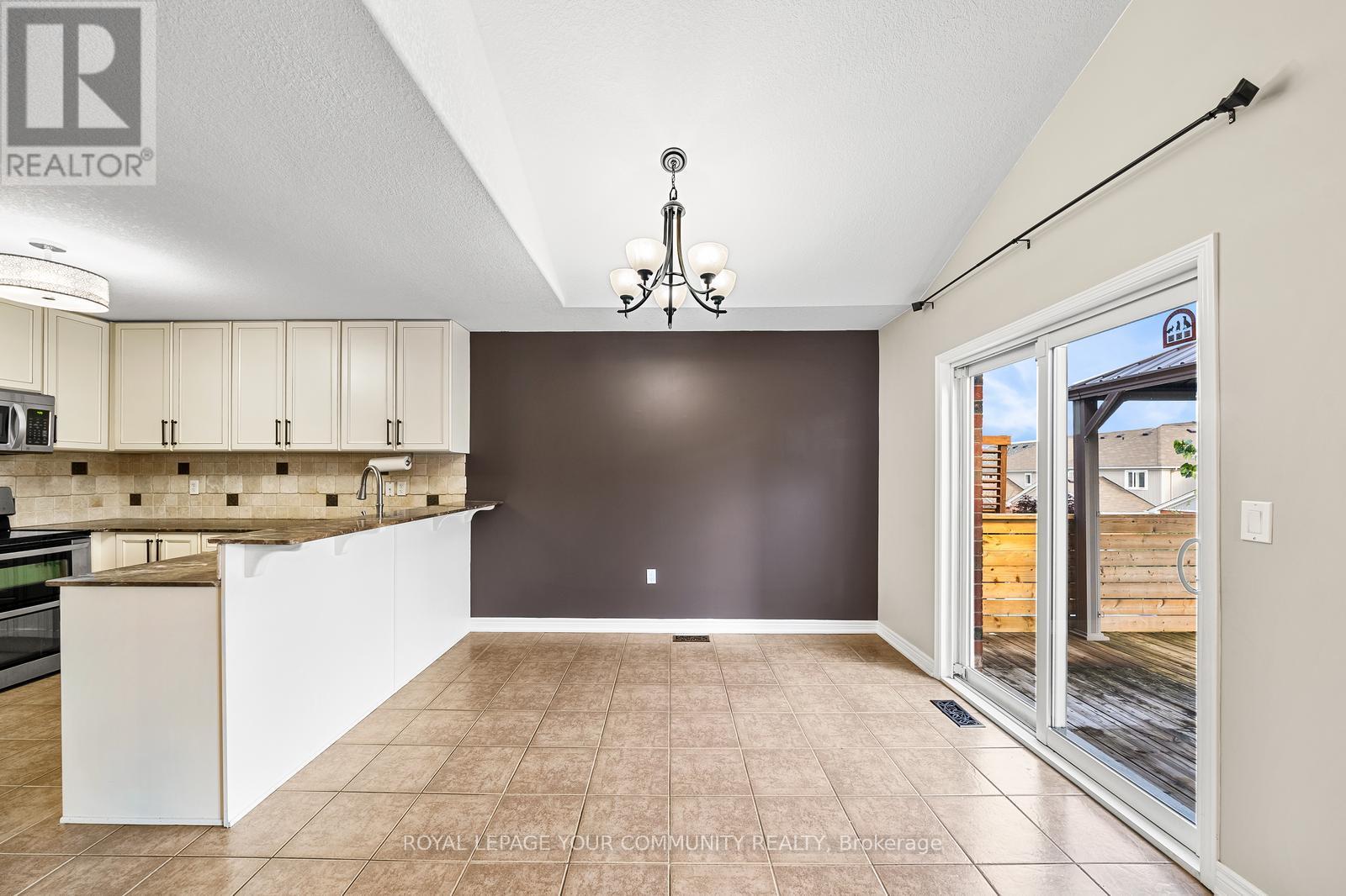 Upper - 1821 Lamstone Street, Innisfil, Ontario  L9S 4Z9 - Photo 10 - N12594442