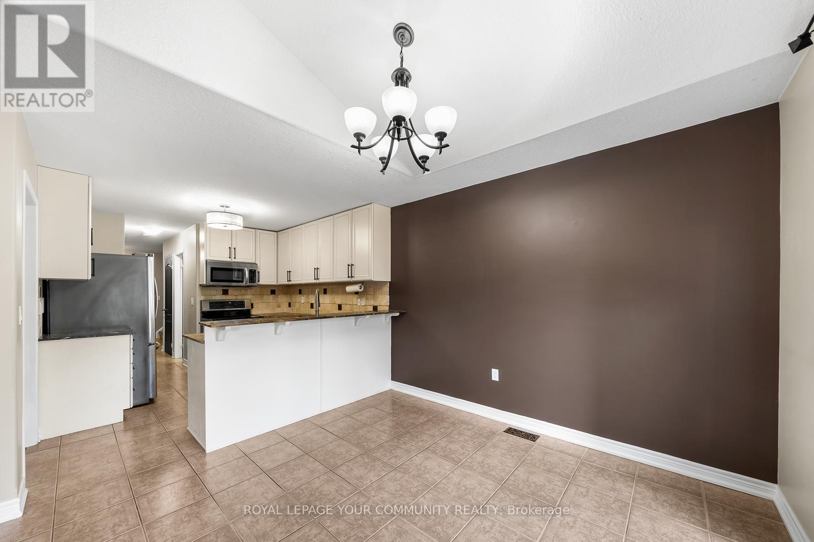 Upper - 1821 Lamstone Street, Innisfil, Ontario  L9S 4Z9 - Photo 11 - N12594442