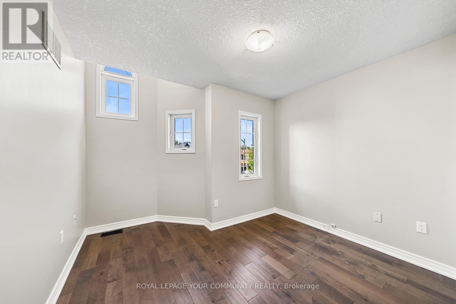 Upper - 1821 Lamstone Street, Innisfil, Ontario  L9S 4Z9 - Photo 31 - N12594442