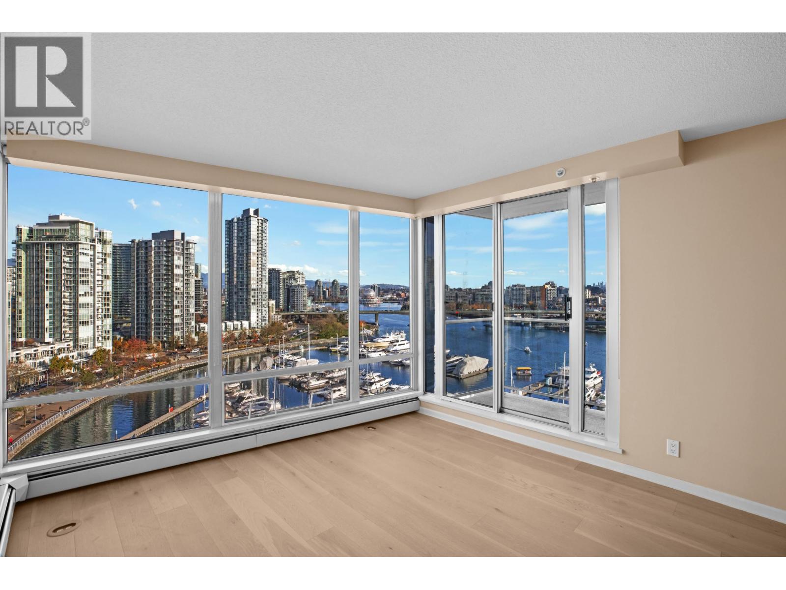 1601 1228 Marinaside Crescent, Vancouver, British Columbia  V6Z 2W4 - Photo 2 - R3071237