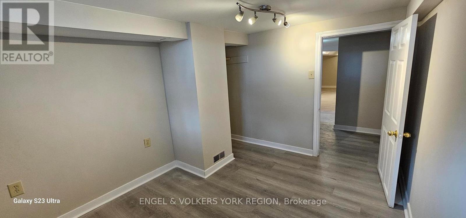 B - 46 Walter Avenue S, Newmarket, Ontario  L3Y 3P7 - Photo 14 - N12582640