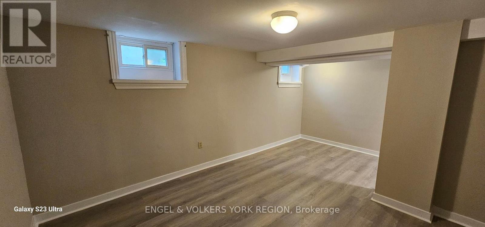 B - 46 Walter Avenue S, Newmarket, Ontario  L3Y 3P7 - Photo 5 - N12582640