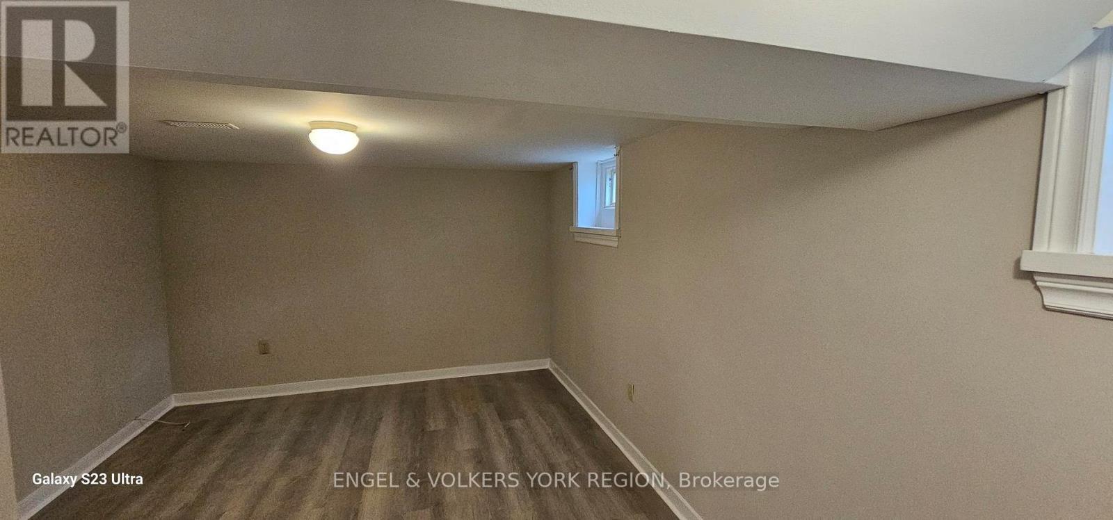 B - 46 Walter Avenue S, Newmarket, Ontario  L3Y 3P7 - Photo 4 - N12582640