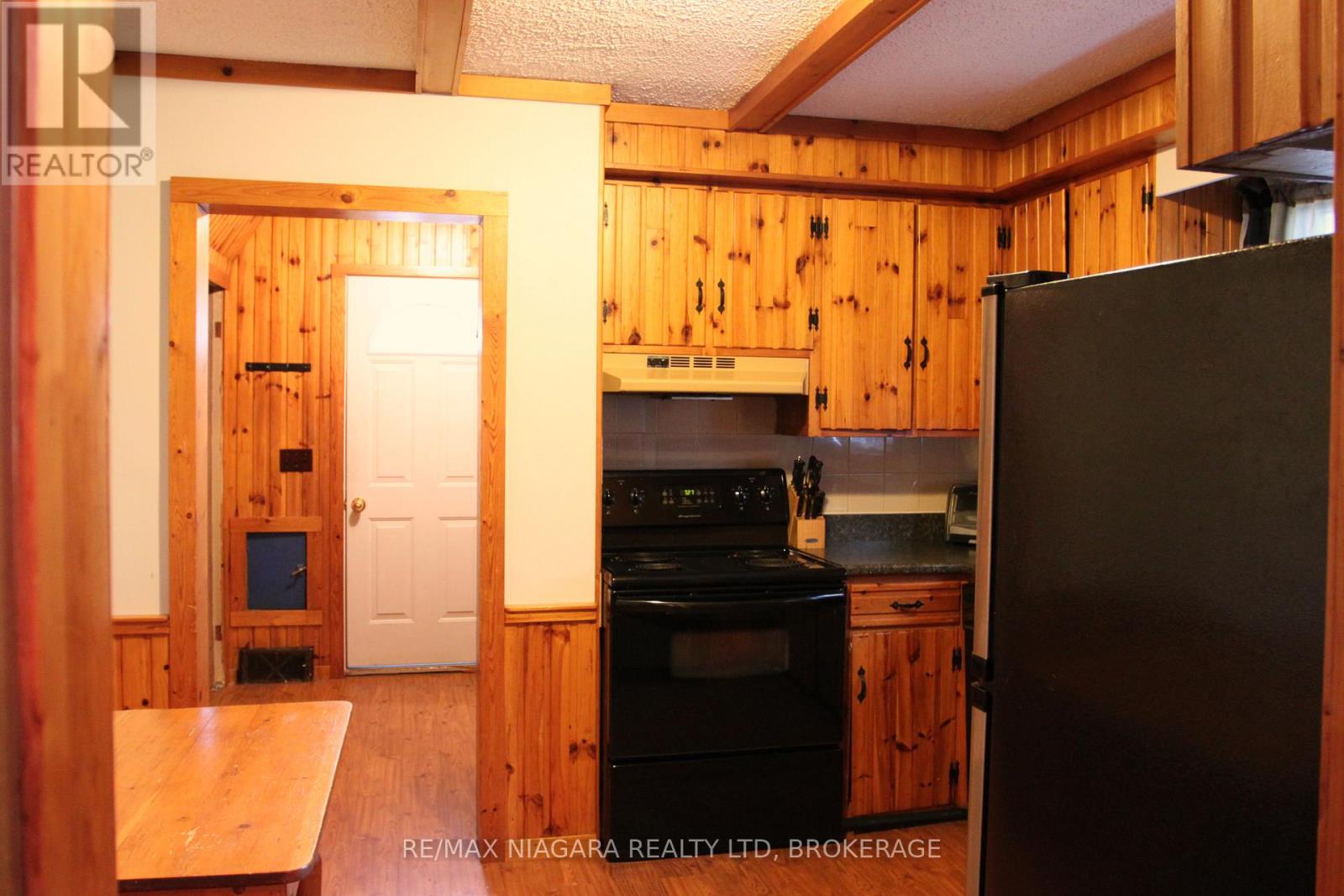 21 Highland Avenue, Fort Erie, Ontario L2A 2X6 - Photo 13 - X12313299