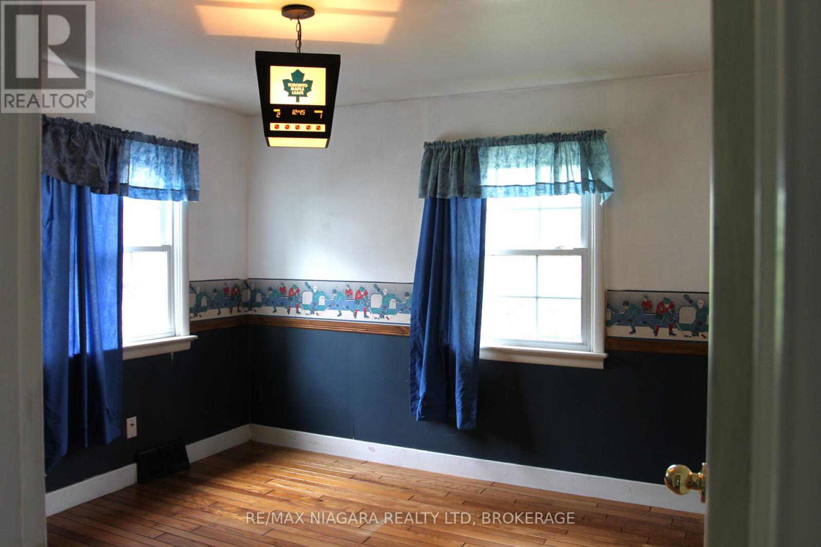 21 Highland Avenue, Fort Erie, Ontario L2A 2X6 - Photo 34 - X12313299