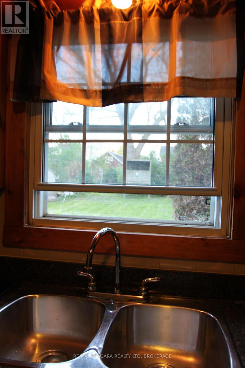 21 Highland Avenue, Fort Erie, Ontario L2A 2X6 - Photo 17 - X12313299