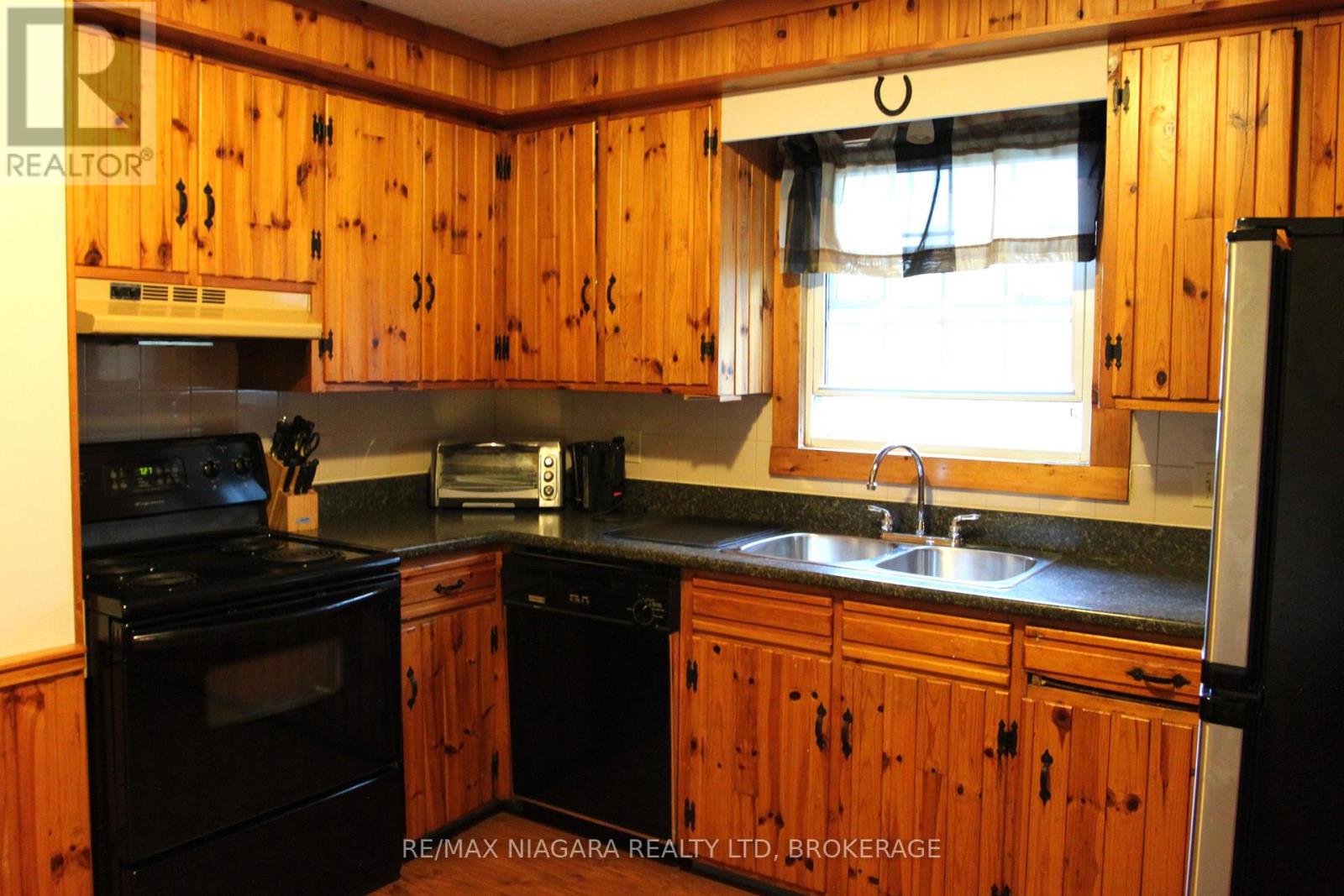 21 Highland Avenue, Fort Erie, Ontario L2A 2X6 - Photo 14 - X12313299