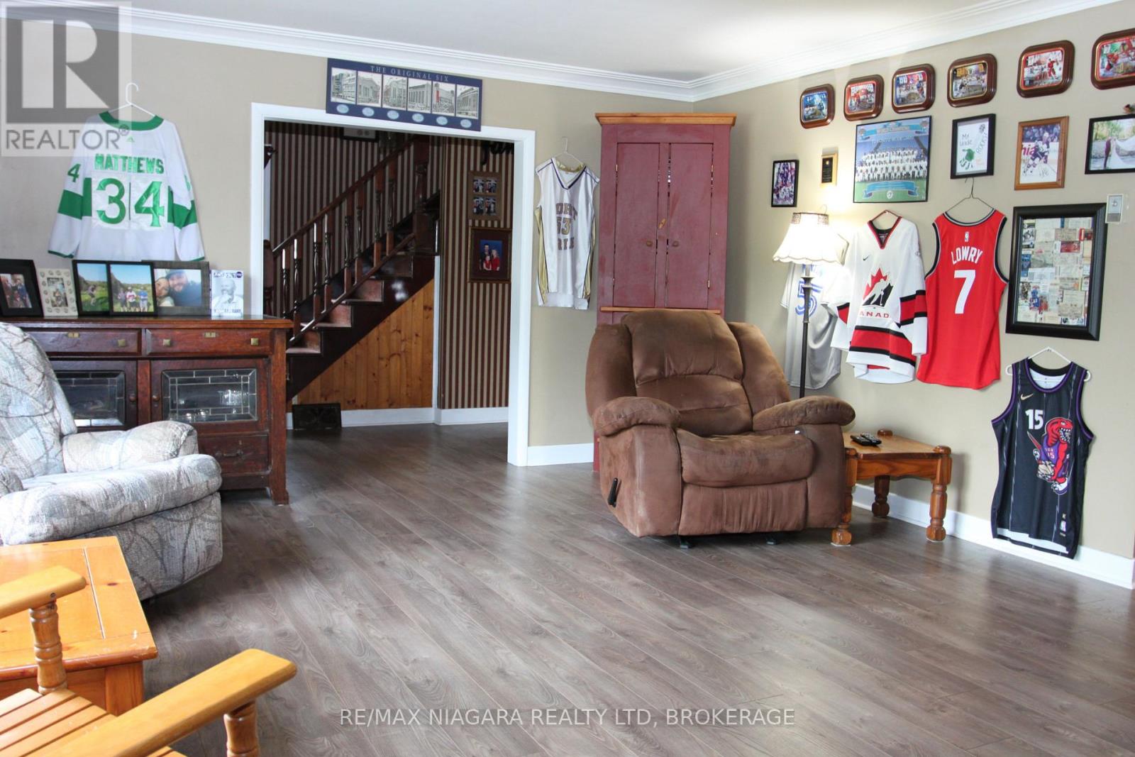 21 Highland Avenue, Fort Erie, Ontario L2A 2X6 - Photo 5 - X12313299