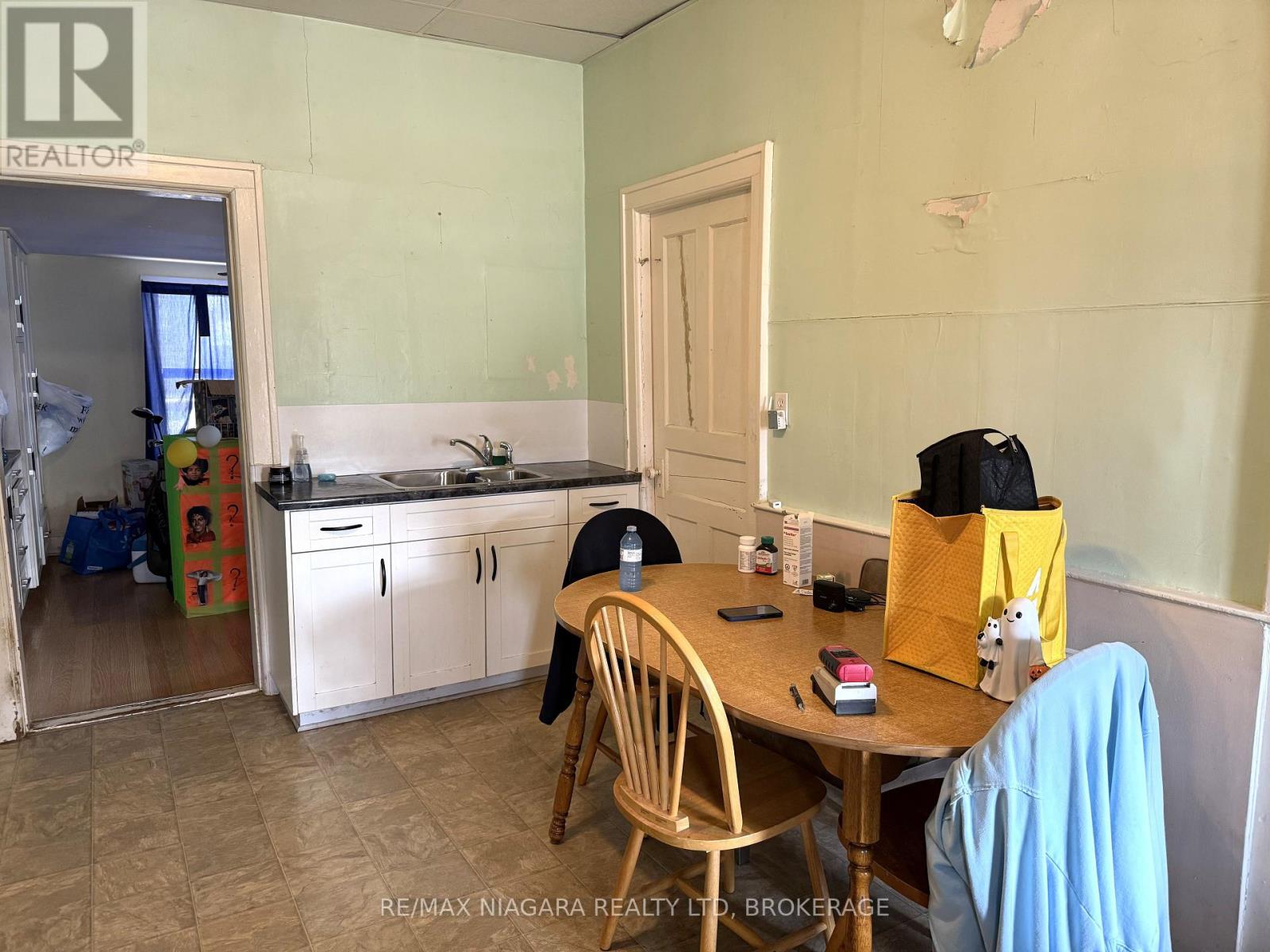 35 Forsythe Street, Fort Erie, Ontario  L2A 1X1 - Photo 6 - X12326566