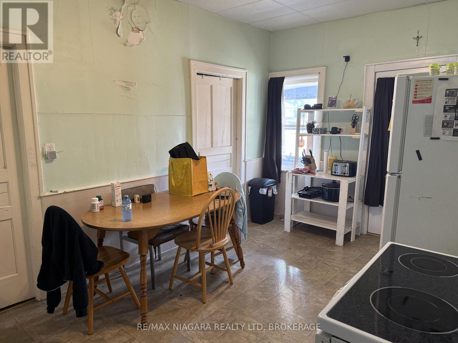 35 Forsythe Street, Fort Erie, Ontario  L2A 1X1 - Photo 7 - X12326566