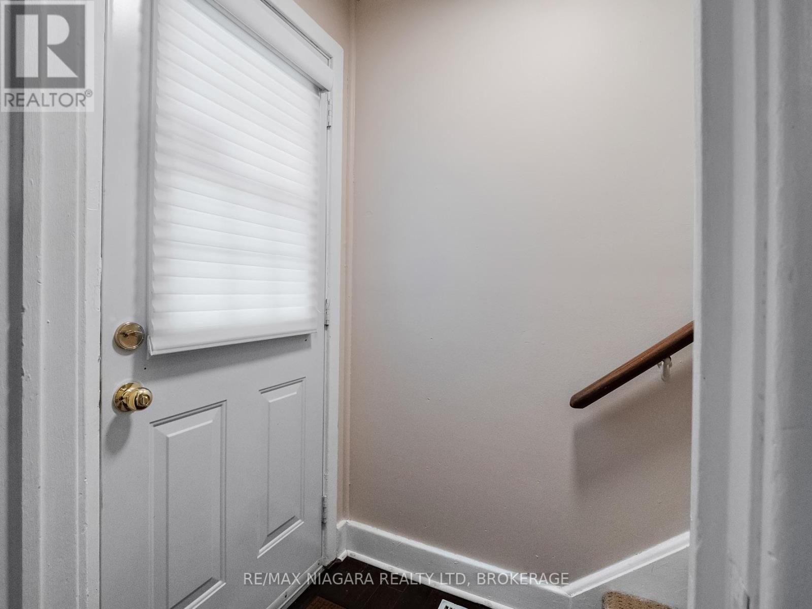 207 Gilmore Road, Fort Erie, Ontario L2A 2M2 - Photo 16 - X12067033