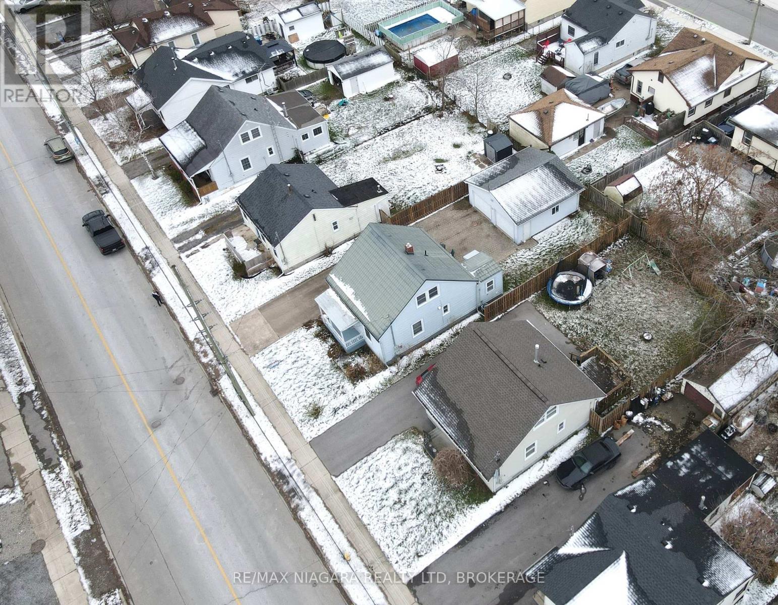 207 Gilmore Road, Fort Erie, Ontario L2A 2M2 - Photo 27 - X12067033